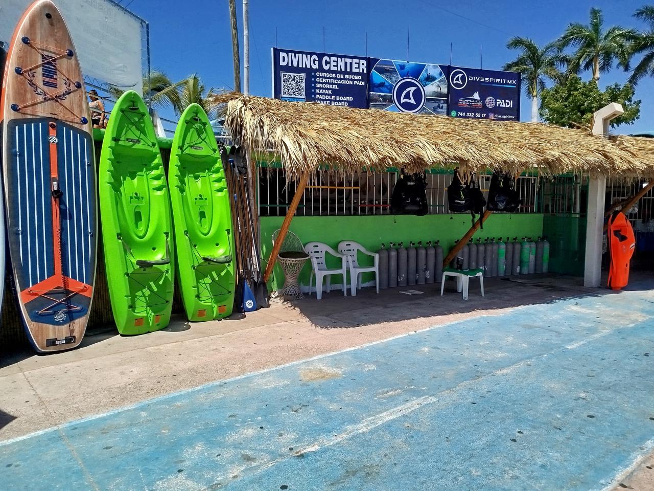 Yate en la bahía